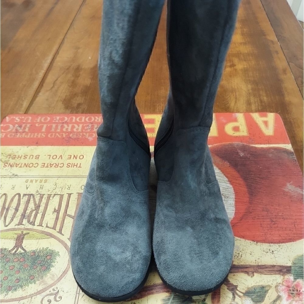 Bumbums  gray suede boots